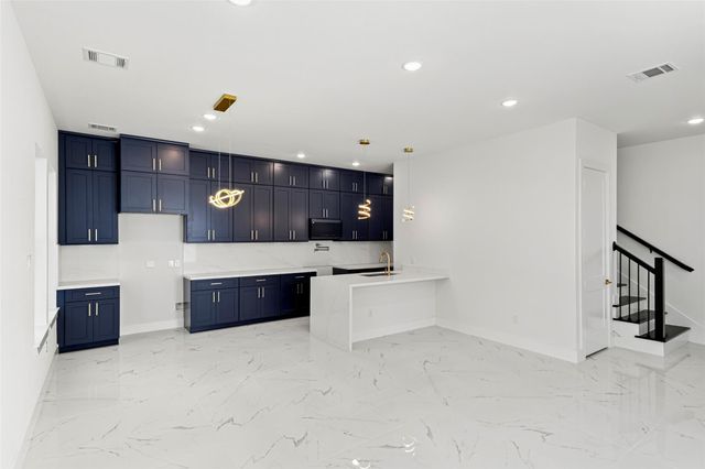7554 Dyer Street, Houston, TX 77088