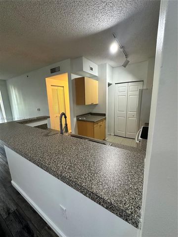 8050 N Nob Hill Rd 102, Tamarac, FL 33321