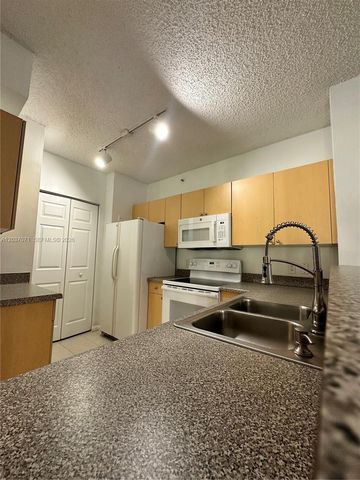 8050 N Nob Hill Rd 102, Tamarac, FL 33321