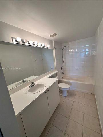 8050 N Nob Hill Rd 102, Tamarac, FL 33321