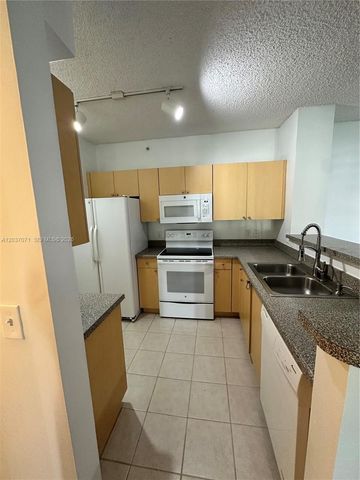 8050 N Nob Hill Rd 102, Tamarac, FL 33321