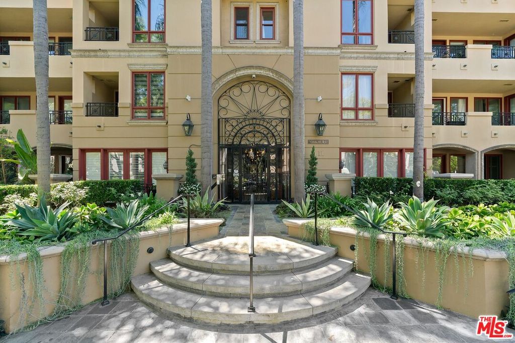 Image 1 of property listing at 411 N Oakhurst Dr Unit 106, Beverly Hills, CA 90210