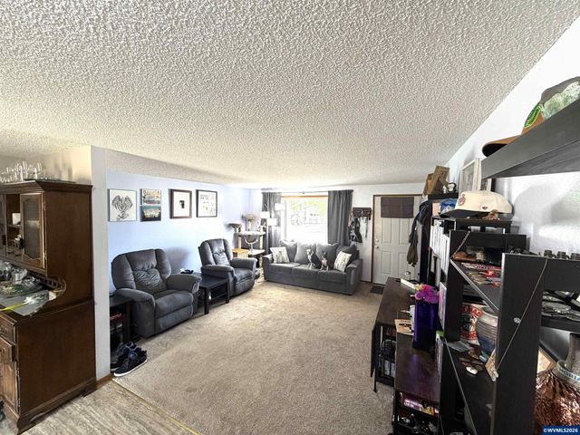 2514 Pine Ln SE, Albany, OR 97322