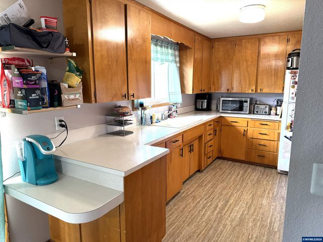 2514 Pine Ln SE, Albany, OR 97322