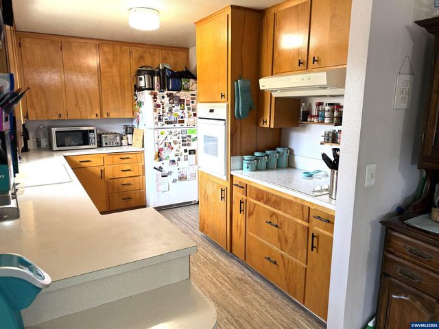 2514 Pine Ln SE, Albany, OR 97322