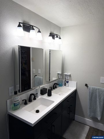 2514 Pine Ln SE, Albany, OR 97322