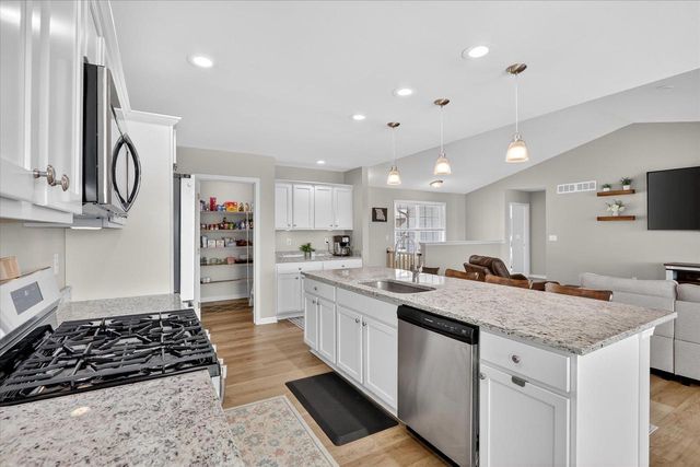 3709 Prairie Falcon Pass, Beloit, WI 53511