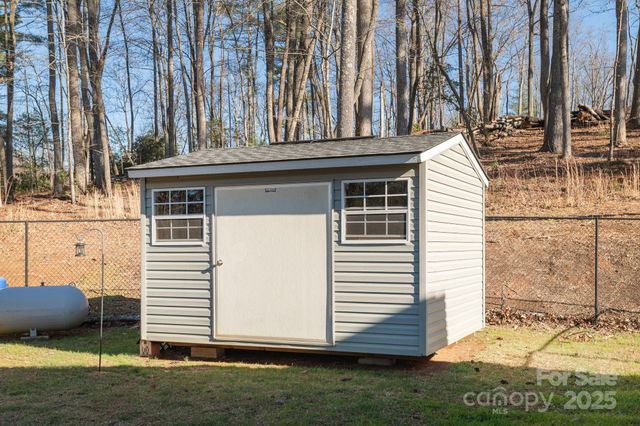 57 Pounding Mill Road, Hendersonville, NC 28792