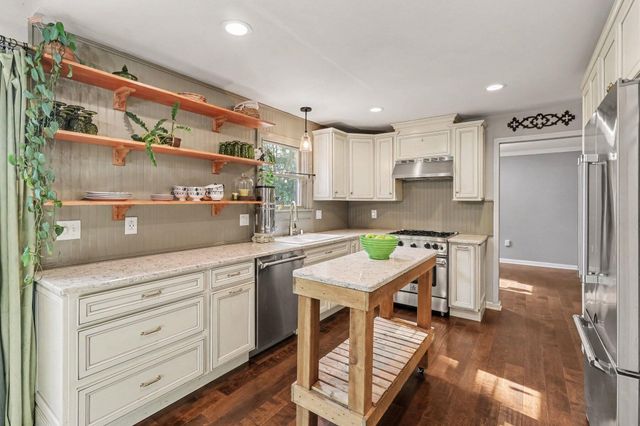 705 Oakridge Drive, Union, KY 41091