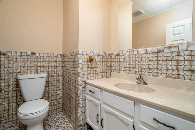 23 Golden Oaks Drive, Salem, NH 03079