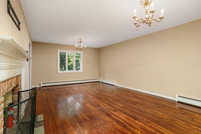 23 Golden Oaks Drive, Salem, NH 03079