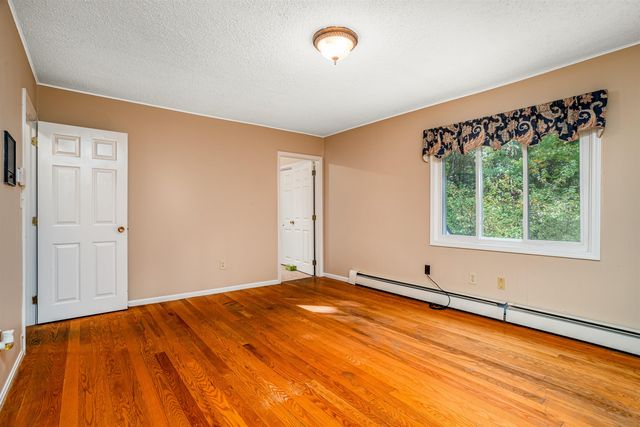 23 Golden Oaks Drive, Salem, NH 03079