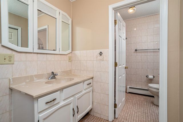 23 Golden Oaks Drive, Salem, NH 03079