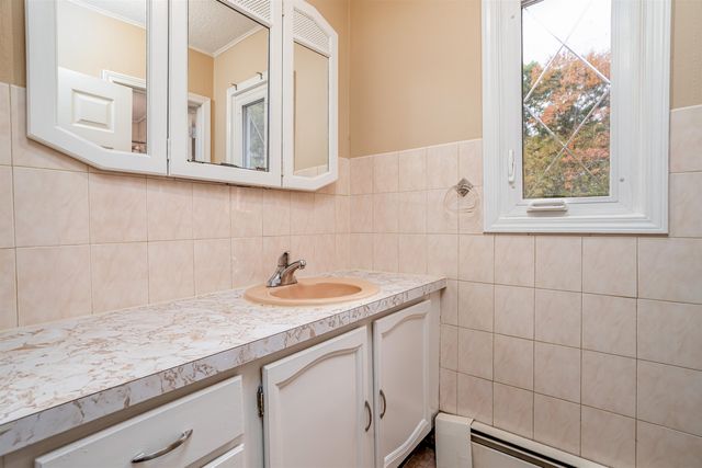 23 Golden Oaks Drive, Salem, NH 03079