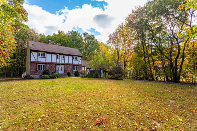 23 Golden Oaks Drive, Salem, NH 03079