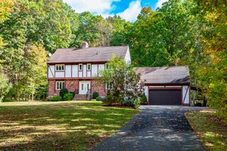 23 Golden Oaks Drive, Salem, NH 03079