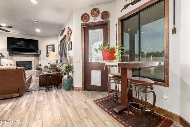 17524 E BROOKS FARM Road, Gilbert, AZ 85298