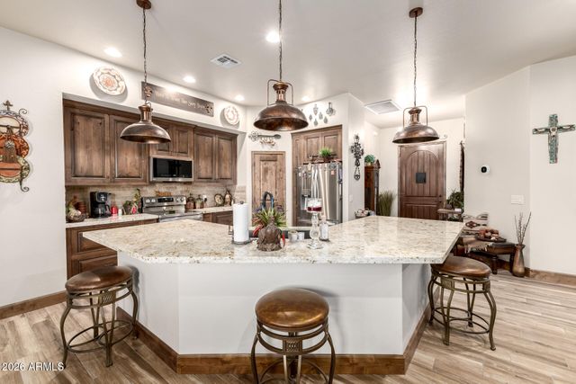 17524 E BROOKS FARM Road, Gilbert, AZ 85298