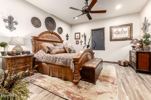 17524 E BROOKS FARM Road, Gilbert, AZ 85298