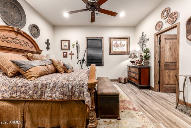 17524 E BROOKS FARM Road, Gilbert, AZ 85298