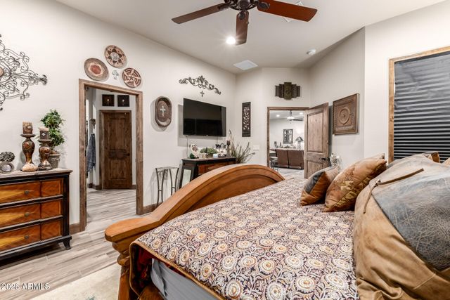 17524 E BROOKS FARM Road, Gilbert, AZ 85298