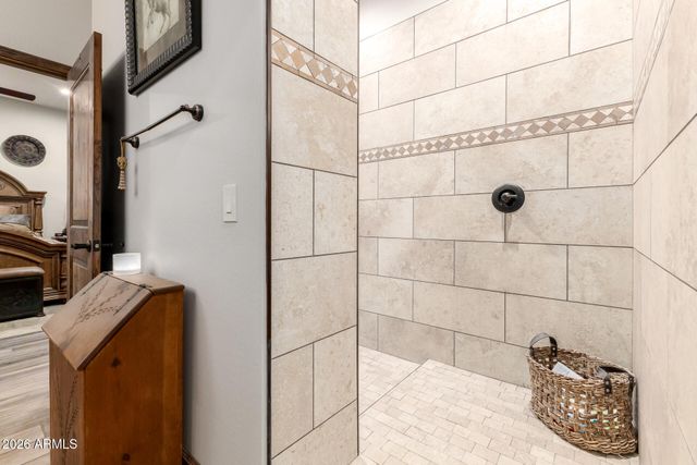 17524 E BROOKS FARM Road, Gilbert, AZ 85298