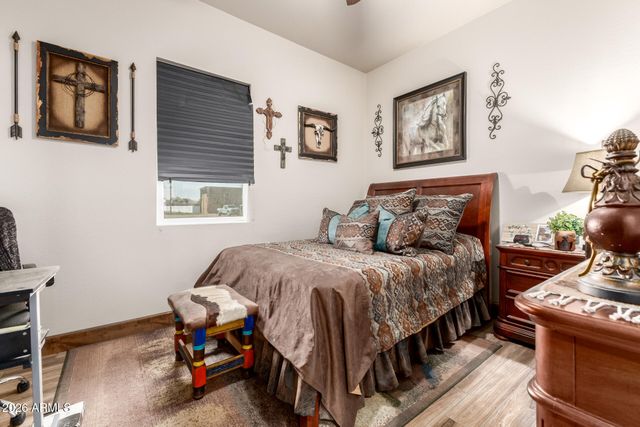 17524 E BROOKS FARM Road, Gilbert, AZ 85298