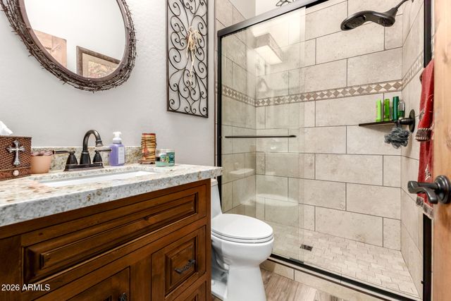 17524 E BROOKS FARM Road, Gilbert, AZ 85298