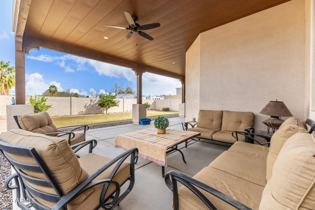 17524 E BROOKS FARM Road, Gilbert, AZ 85298