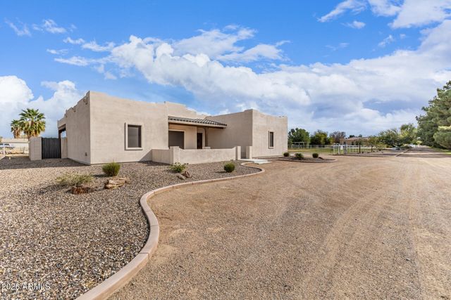 17524 E BROOKS FARM Road, Gilbert, AZ 85298