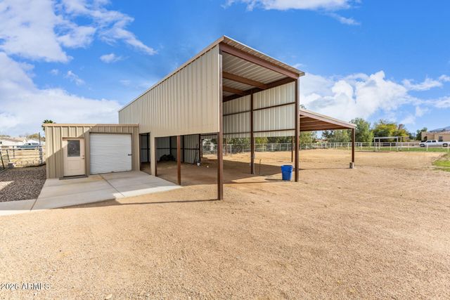 17524 E BROOKS FARM Road, Gilbert, AZ 85298