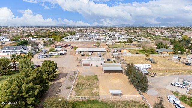 17524 E BROOKS FARM Road, Gilbert, AZ 85298