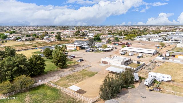 17524 E BROOKS FARM Road, Gilbert, AZ 85298