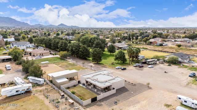 17524 E BROOKS FARM Road, Gilbert, AZ 85298