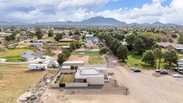 17524 E BROOKS FARM Road, Gilbert, AZ 85298