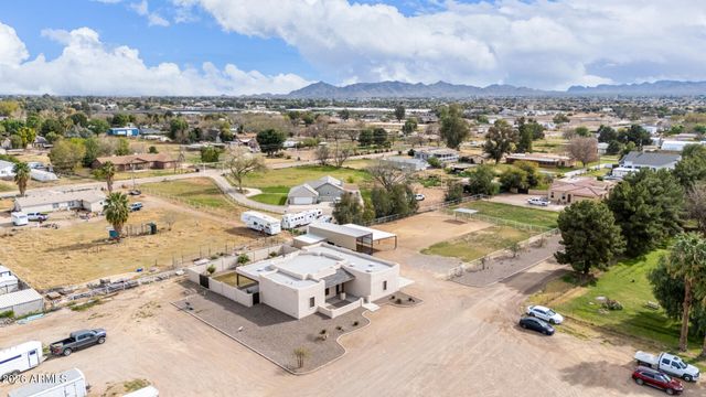 17524 E BROOKS FARM Road, Gilbert, AZ 85298