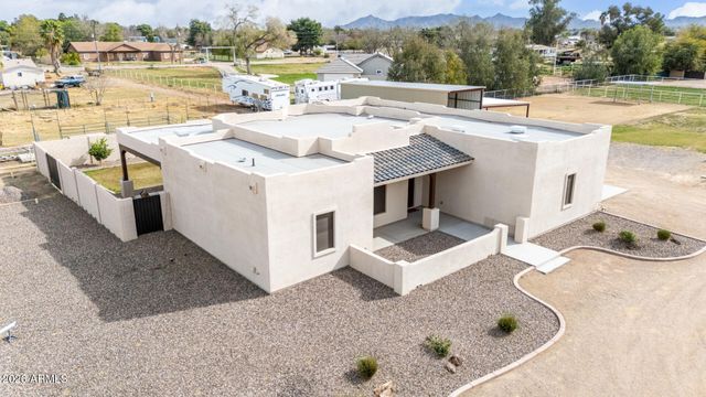 17524 E BROOKS FARM Road, Gilbert, AZ 85298