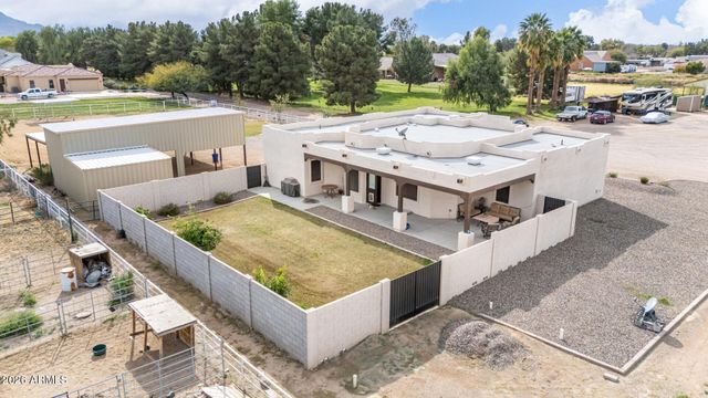 17524 E BROOKS FARM Road, Gilbert, AZ 85298