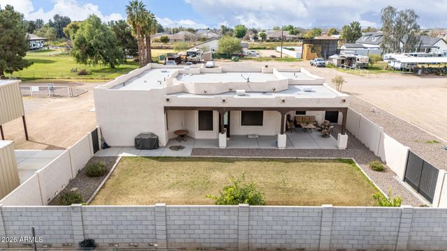 17524 E BROOKS FARM Road, Gilbert, AZ 85298