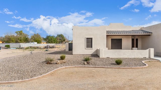 17524 E BROOKS FARM Road, Gilbert, AZ 85298