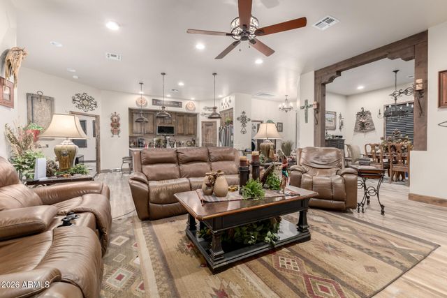 17524 E BROOKS FARM Road, Gilbert, AZ 85298