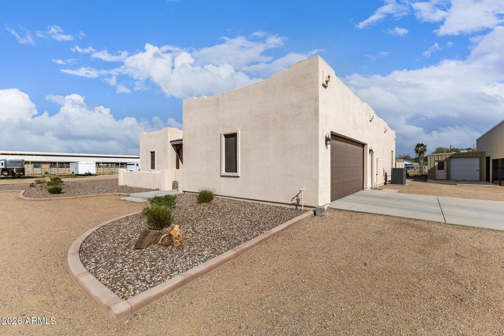 17524 E BROOKS FARM Road, Gilbert, AZ 85298