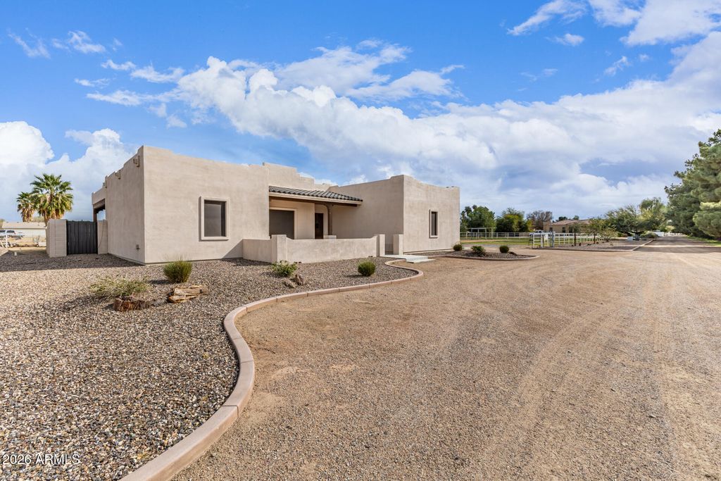 17524 E BROOKS FARM Road, Gilbert, AZ 85298 — photo 3