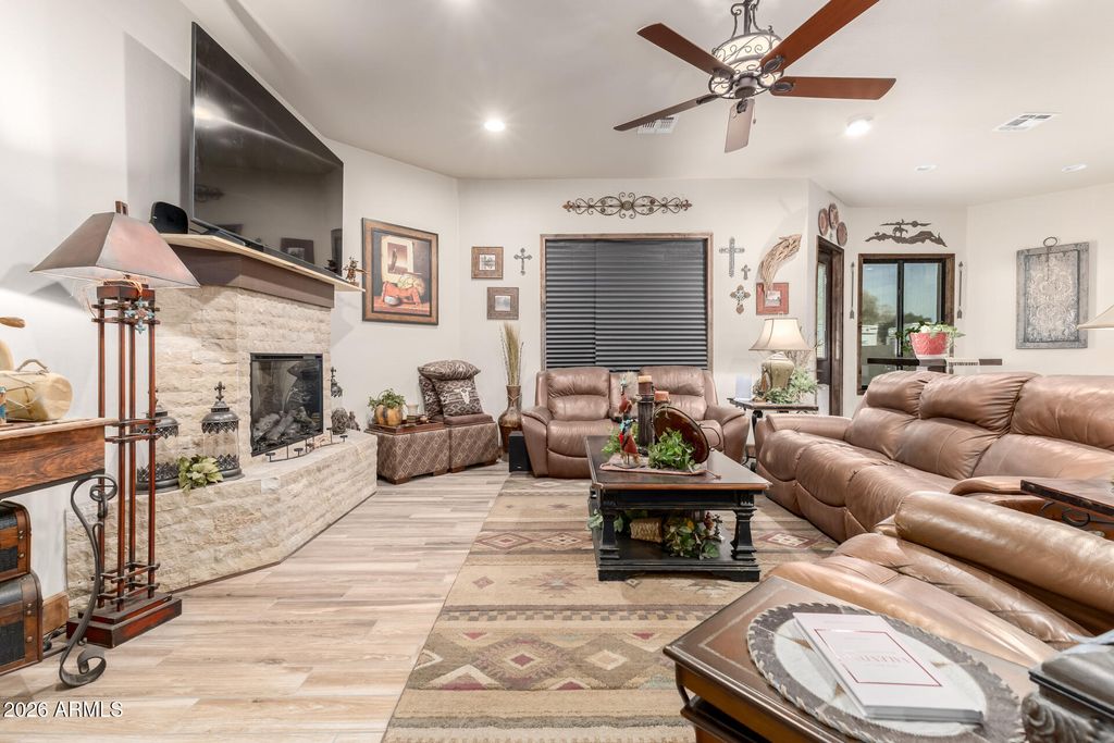 17524 E BROOKS FARM Road, Gilbert, AZ 85298 — photo 4