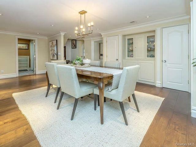 23 Ivy Way, Port Washington, NY 11050