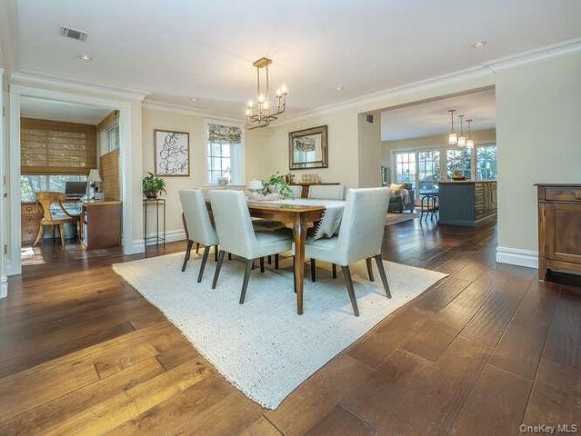 23 Ivy Way, Port Washington, NY 11050