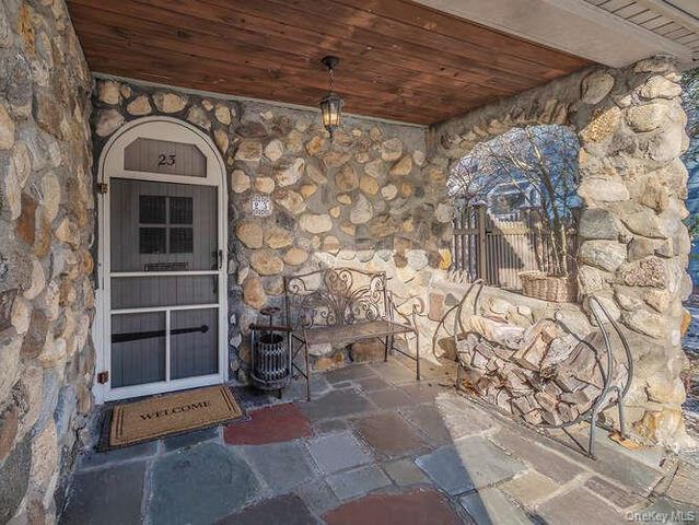 23 Ivy Way, Port Washington, NY 11050