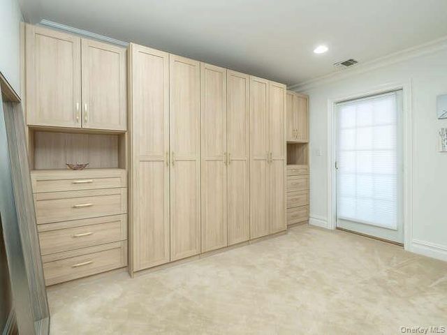 23 Ivy Way, Port Washington, NY 11050