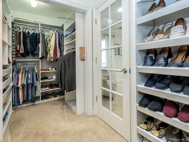 23 Ivy Way, Port Washington, NY 11050