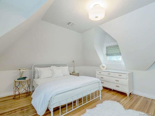 23 Ivy Way, Port Washington, NY 11050